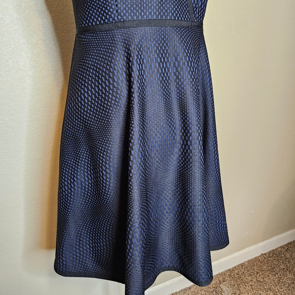 Trina Turk Blue and Black Textured‎ V Neck Fit Flare Dress Size 10 Back cut out - Picture 4 of 12